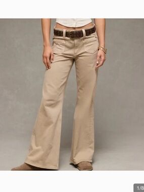 American Eagle High Waisted Flare Jeans 
Size 4 short NWT❤️❤️❤️